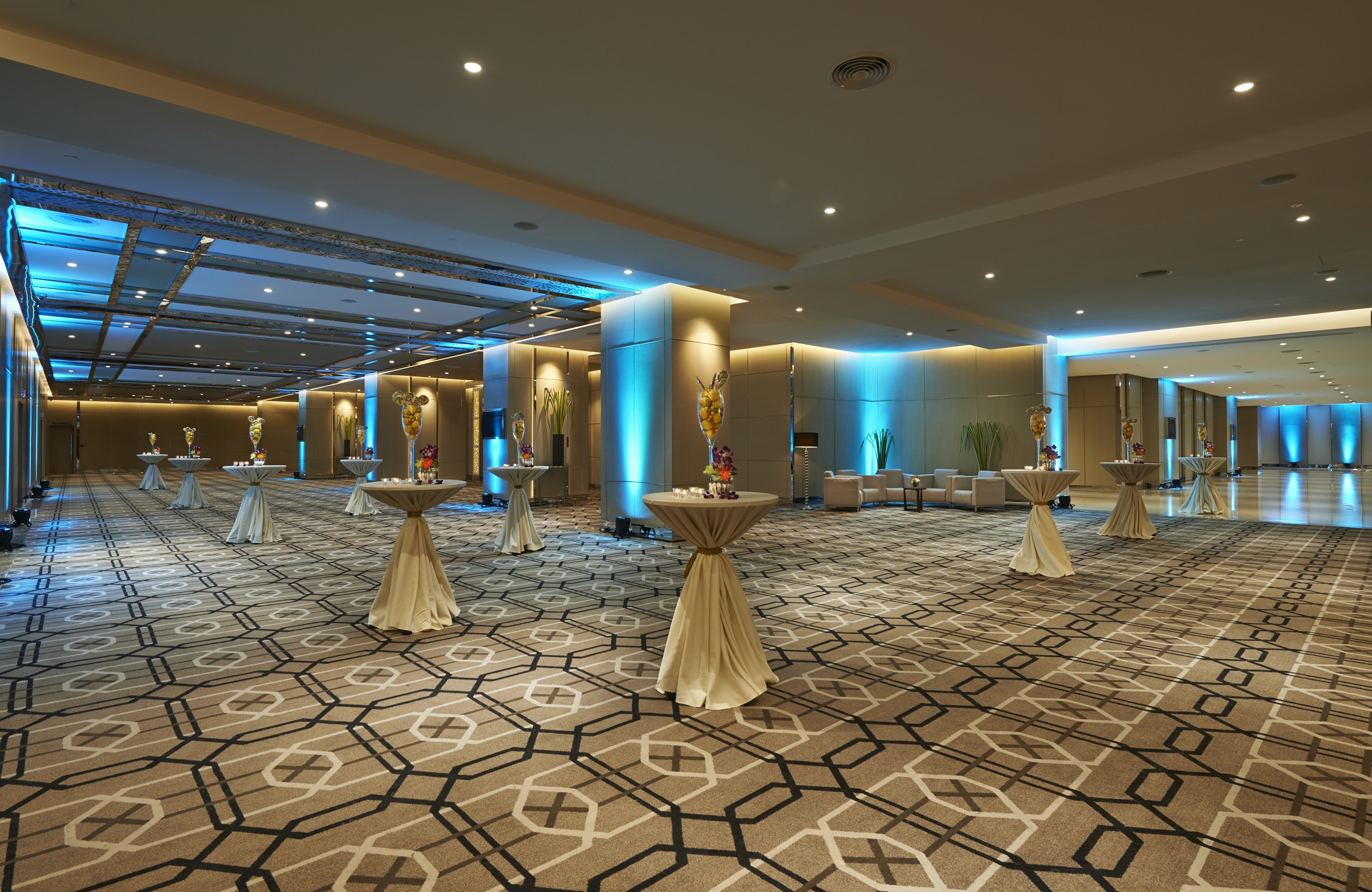 Grand Summit Ballroom Foyer Pic 3